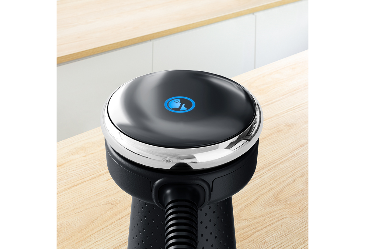 Απεικονίζεται το πάνω μέρος του ραβδομπλέντερ με ενεργοποιημένες την ένδειξη αθόρυβης λειτουργίας.